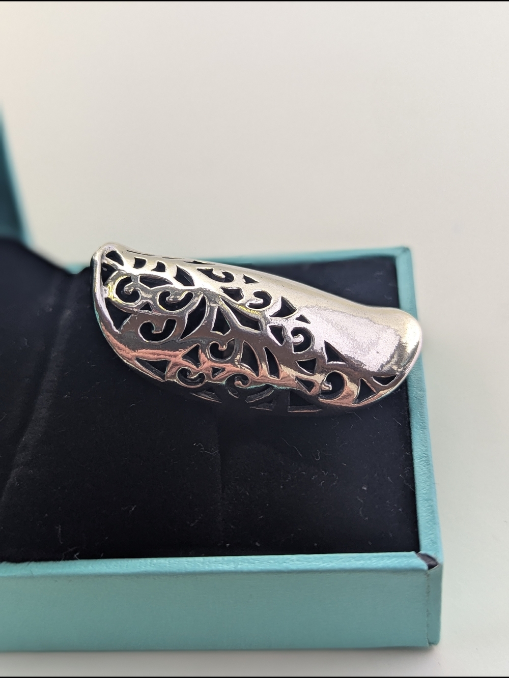 ✨ Vintage Israeli Artisan 925 Sterling Silver Cutout Filigree Long Ring ✨ - Picture 2 of 5